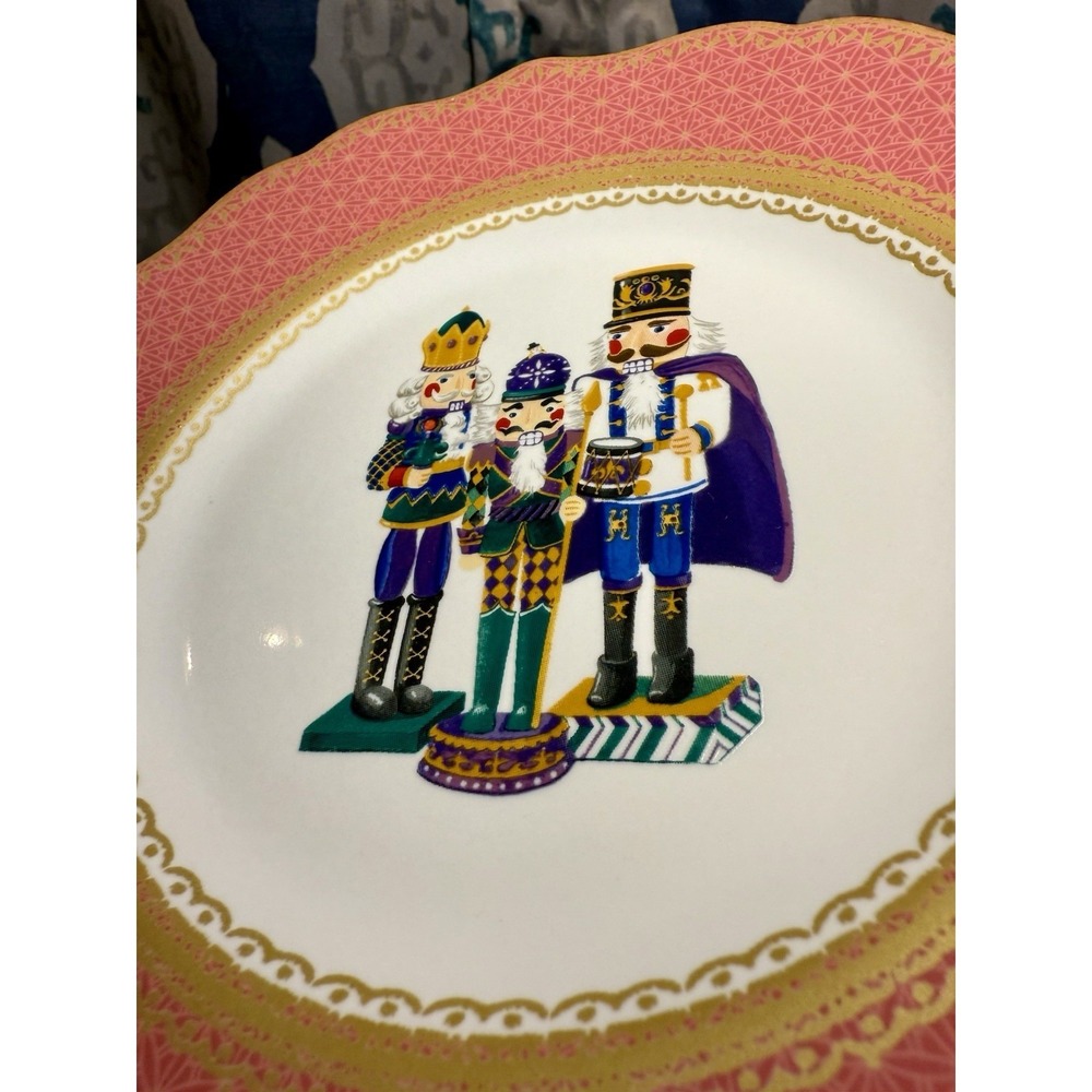 VTG Robert Stanley Home Collection Pink 2PC Christmas Nutcrackers Plates 8.8 in - Picture 5 of 14